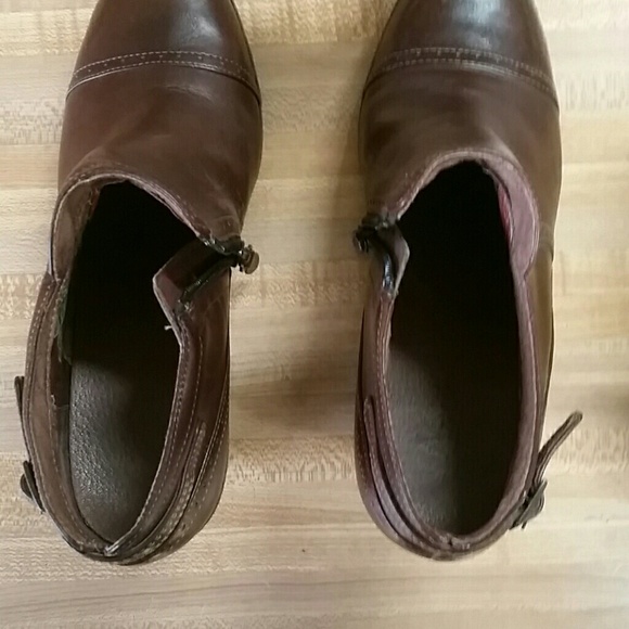 clarks heeled booties